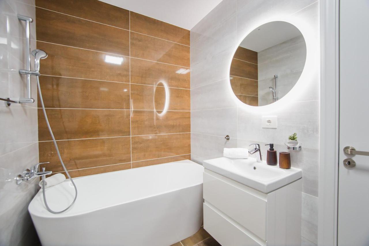 Charming Family Haven Apartman Nagyvárad Kültér fotó